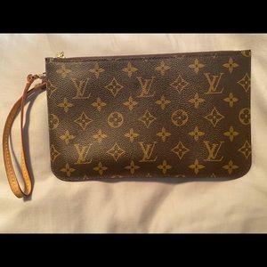 Louis Vuitton neverfull wristlet